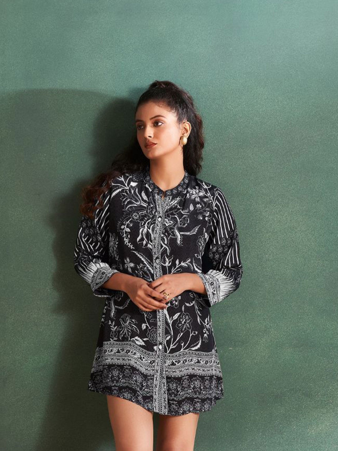 

Kaftanize Women Mandarin Collar Printed Tunic, Black