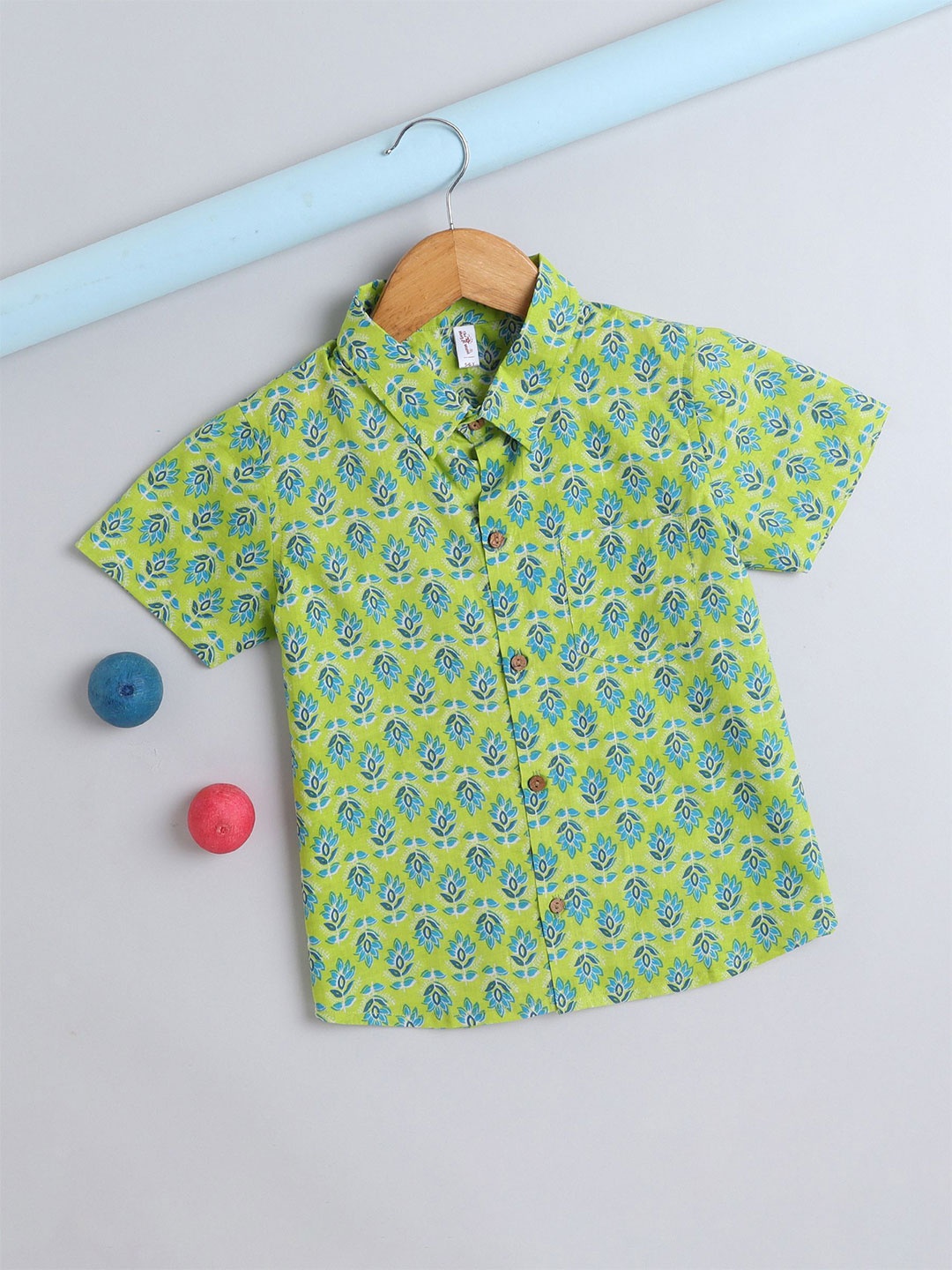 

The Magic Wand Boys Comfort Fit Spread Collar Floral Printed Cotton Casual Shirt, Green