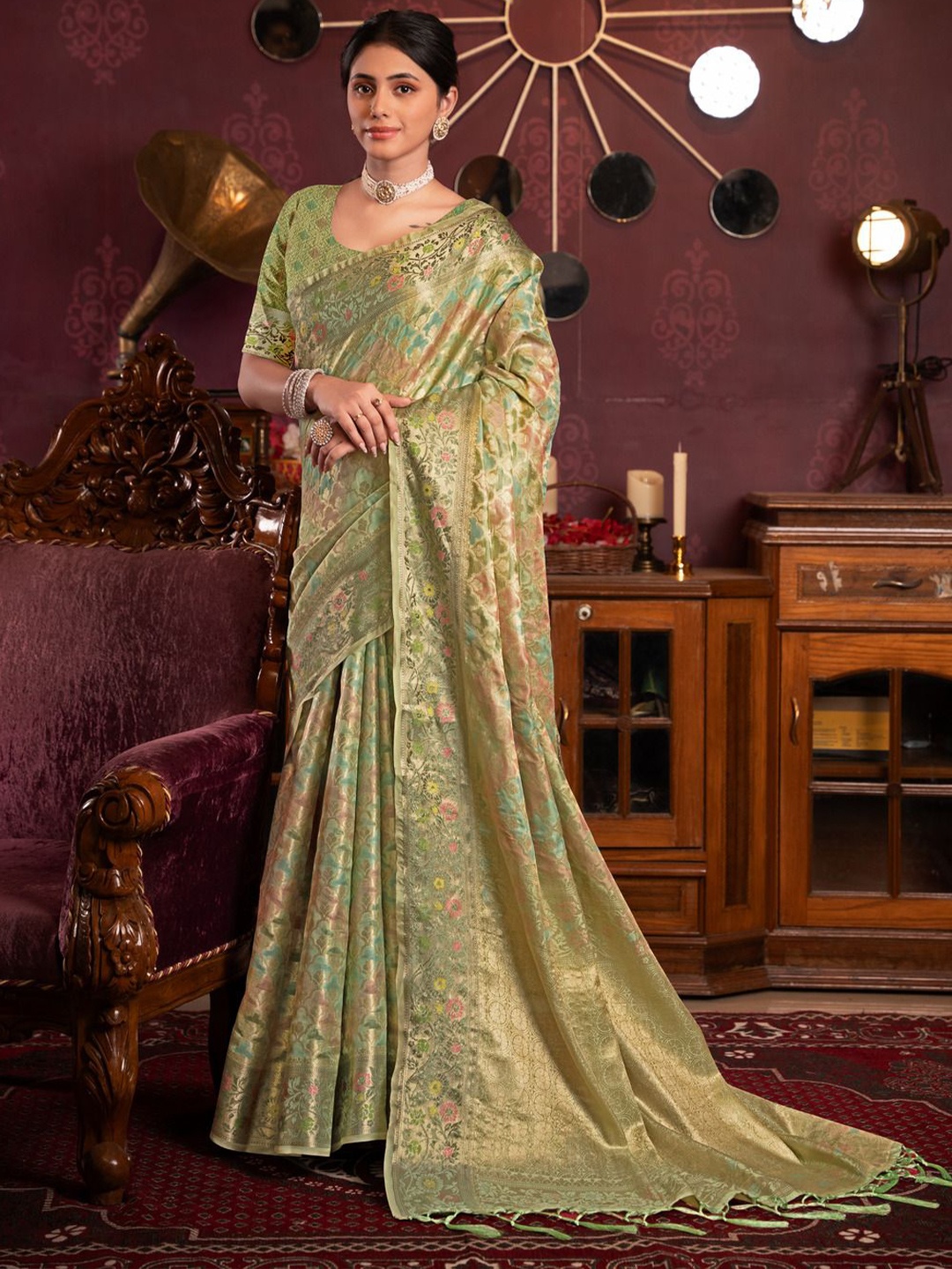 

GAJARAI Ethnic Motifs Woven Design Zari Organza Banarasi Saree, Green