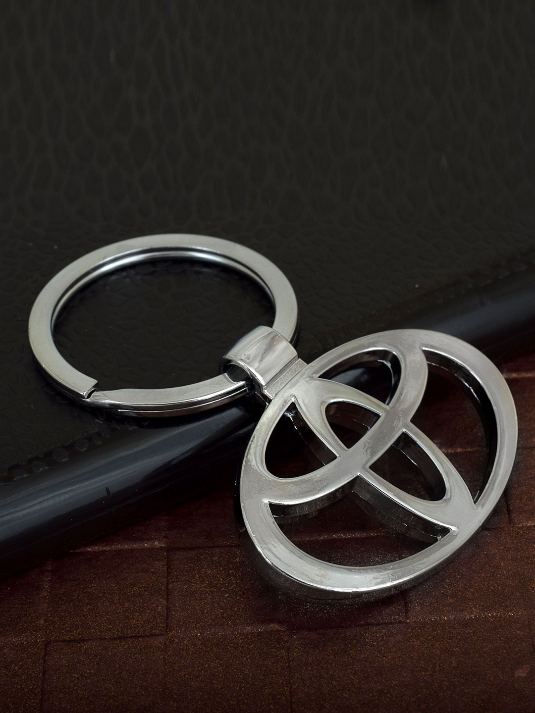 

MEMOIR Stainless Steel Key Chain, Silver
