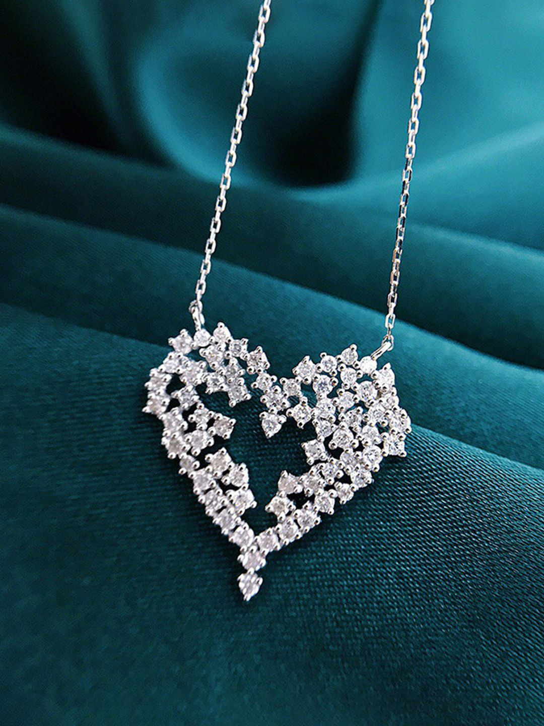 

Designs & You Silver-Plated American Diamond Studded Heart Shaped Pendant Chain