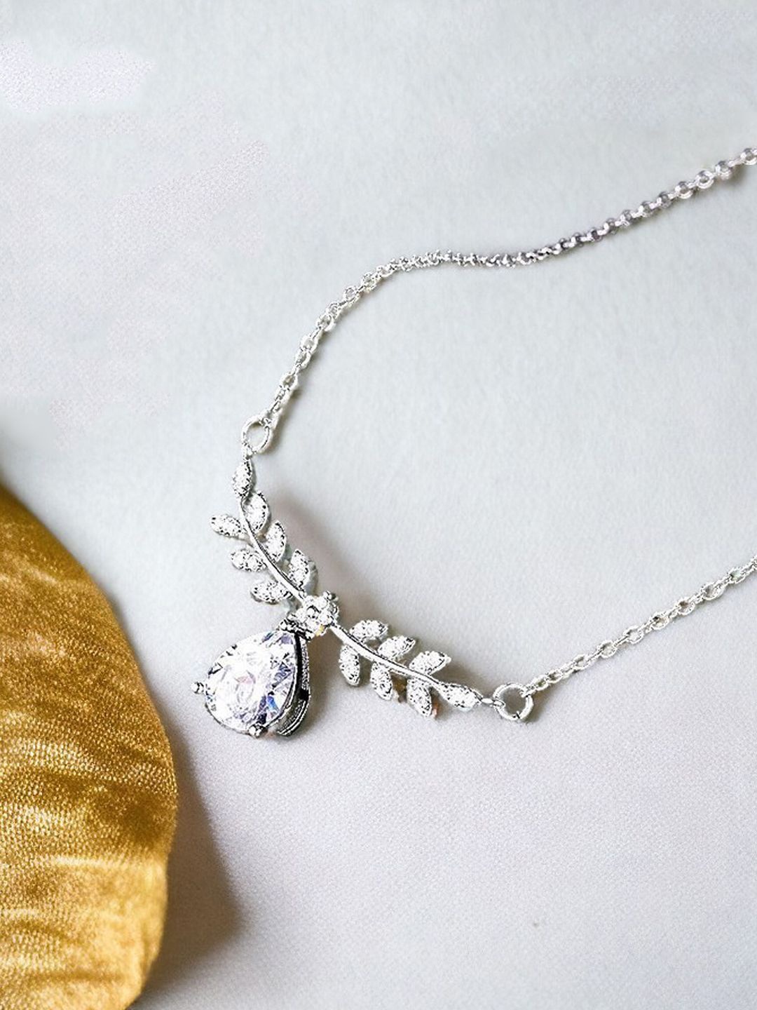 

Designs & You Silver-Plated Artificial Stones Chain