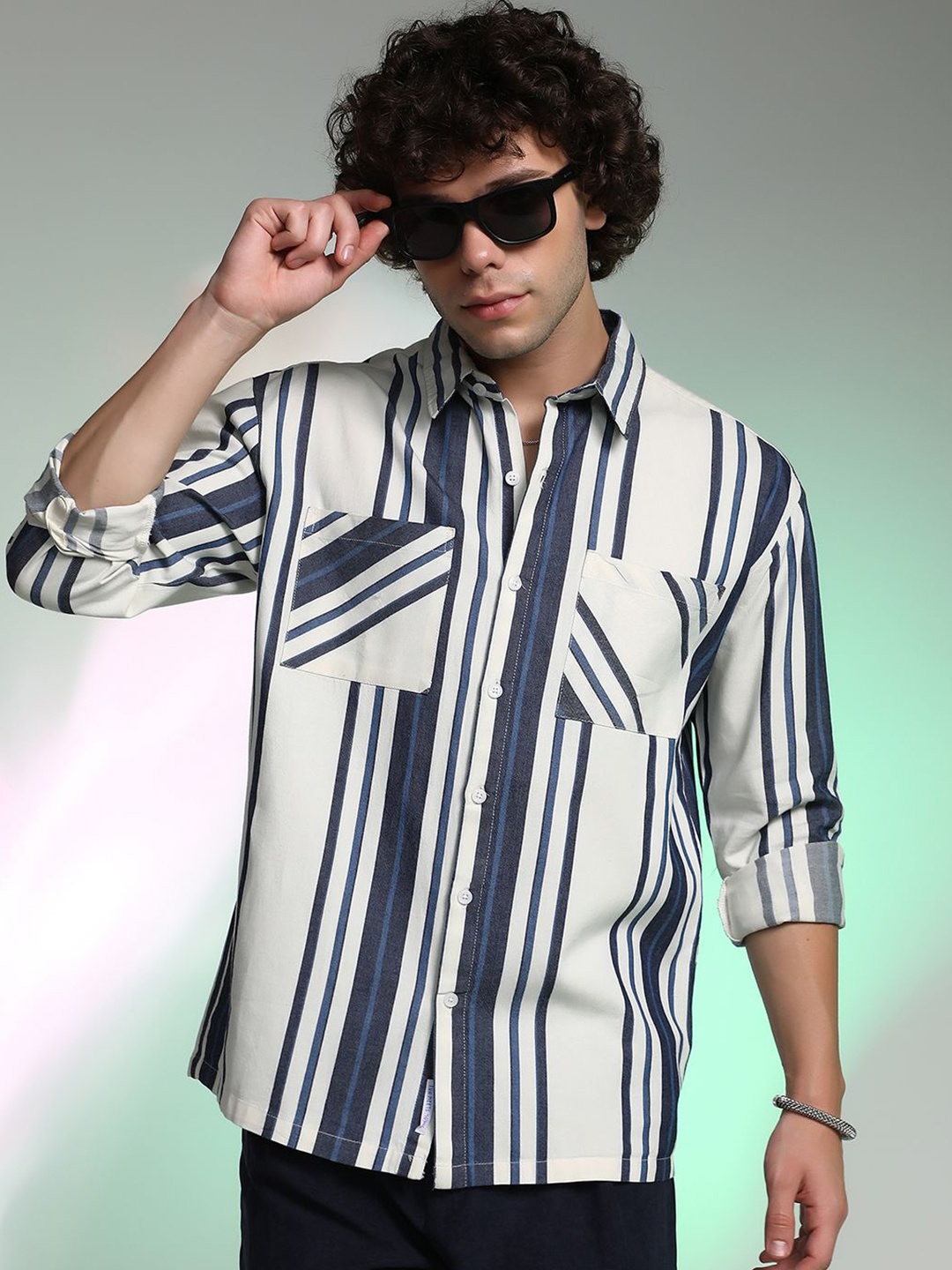 

Campus Sutra Men Comfort Relaxed Fit Spread Collar Multi Striped Cotton Casual Shirt, White