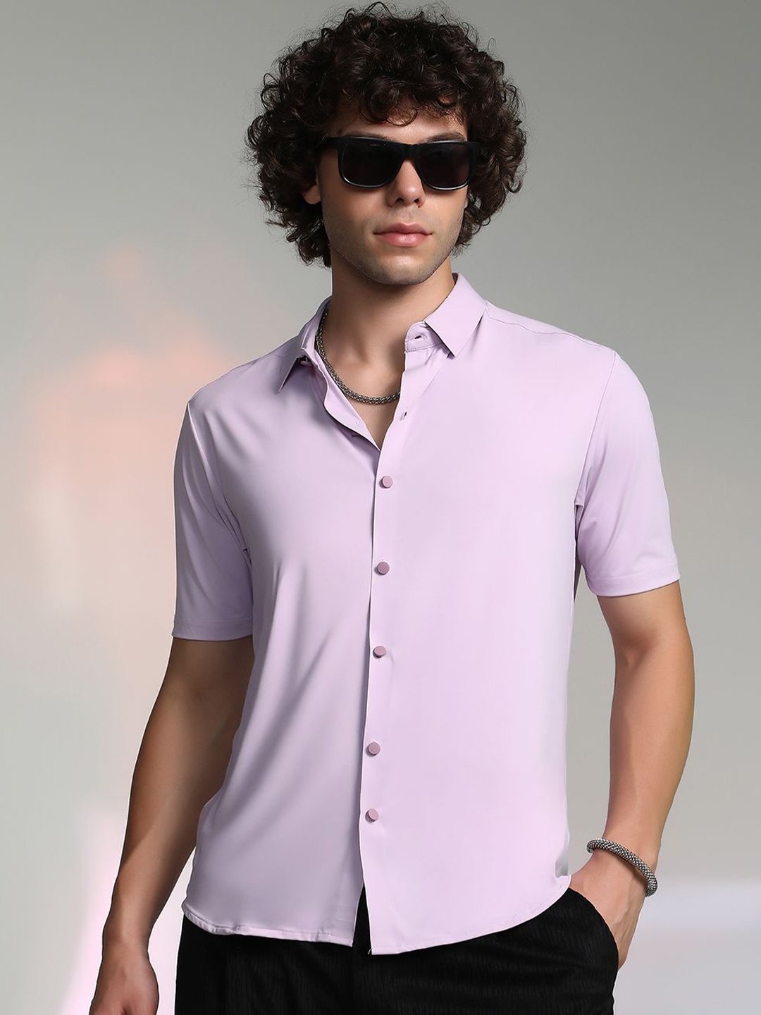 

Campus Sutra Men Comfort Fit Spread Collar Solid Casual Shirt, Lavender