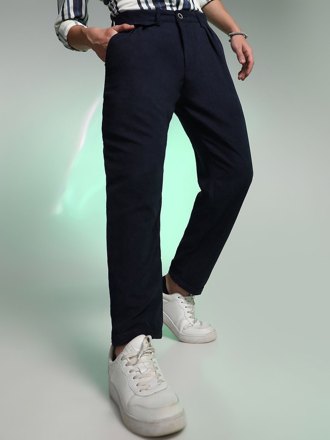 

Campus Sutra Men Comfort Mid-Rise Relaxed Fit Trousers, Blue