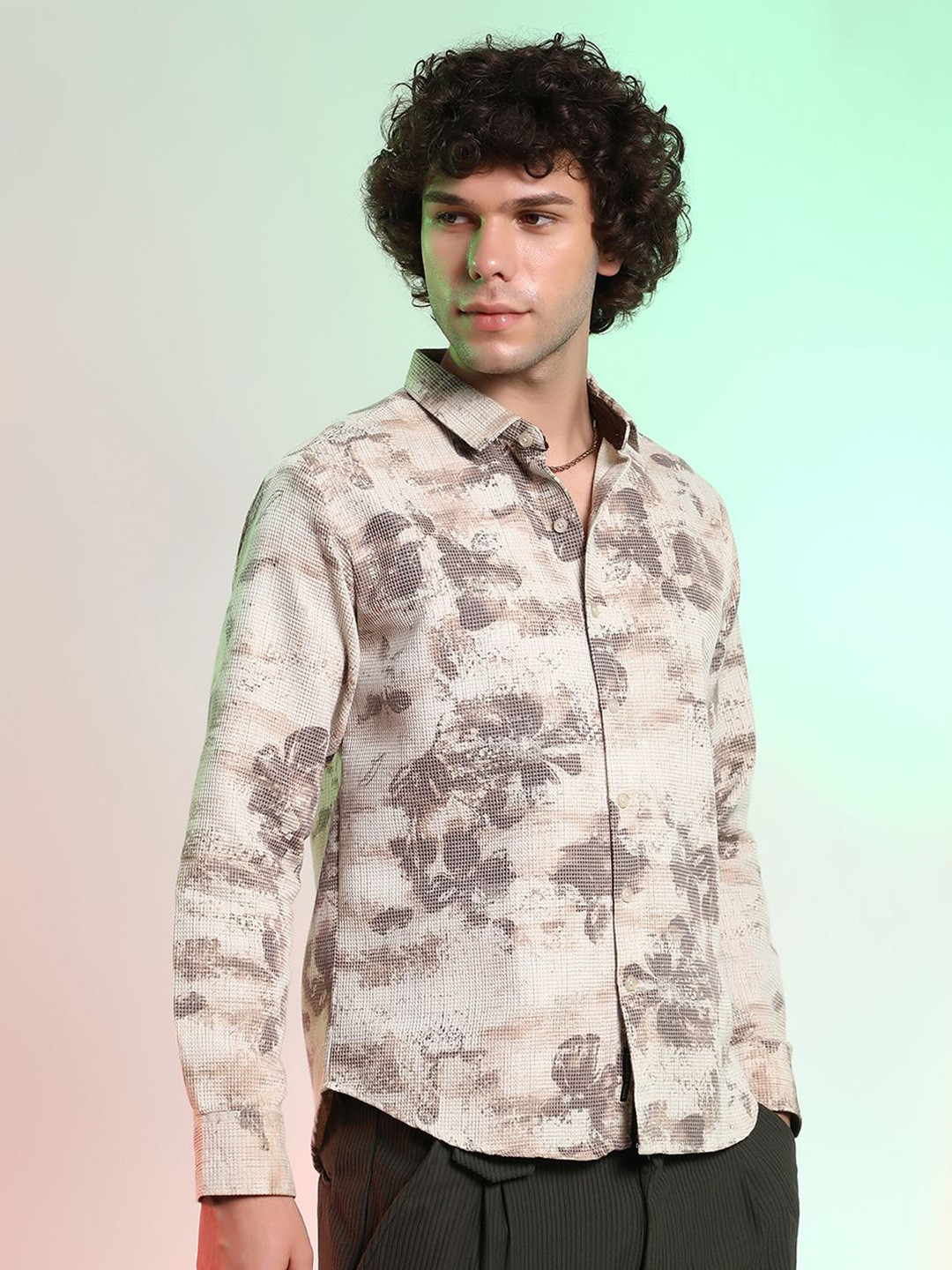 

Campus Sutra Men Comfort Fit Spread Collar Abstract Printed Cotton Casual Shirt, Beige