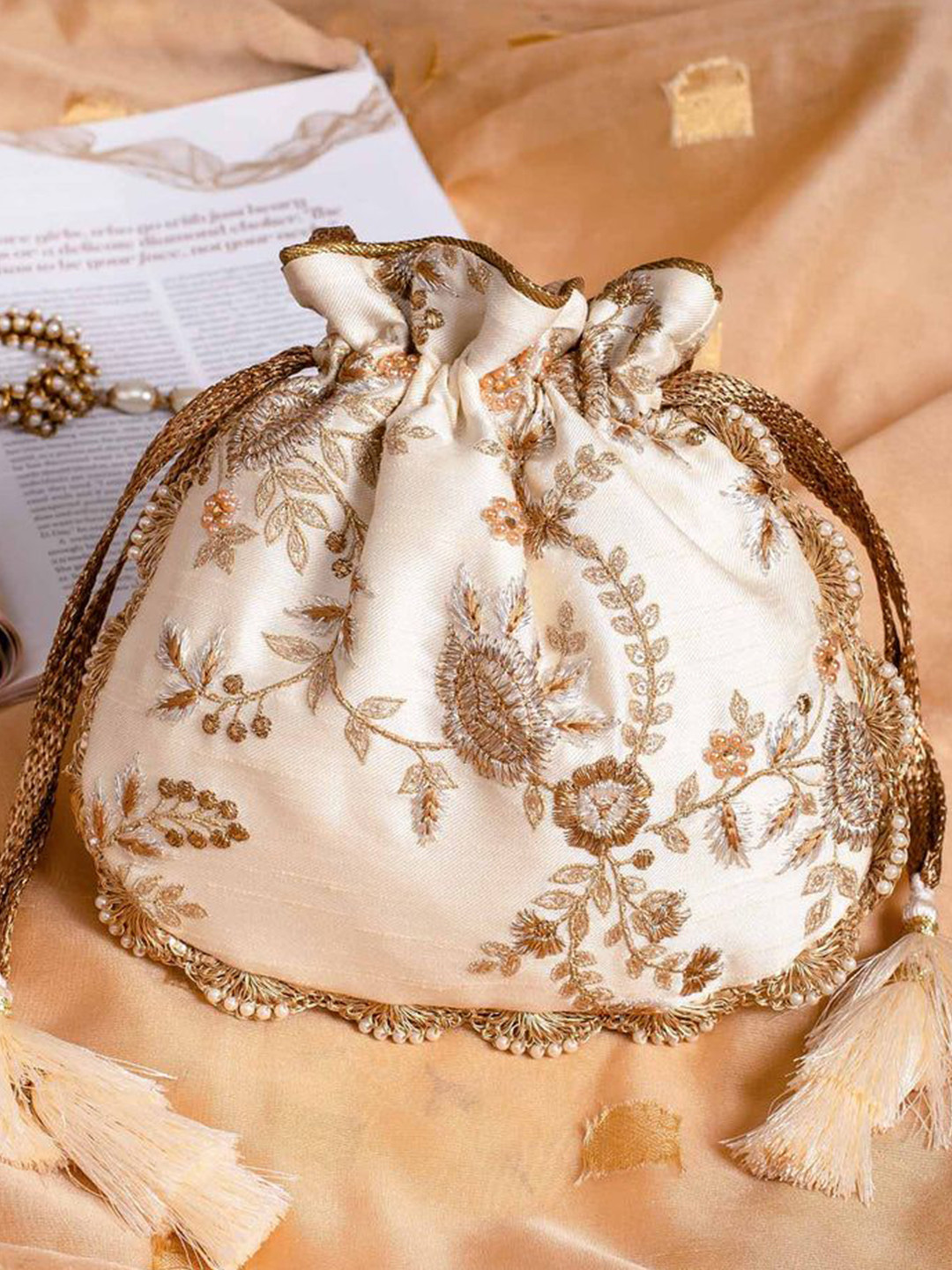 

AMYRA Women Embellished Bucket Handheld Bag, Off white