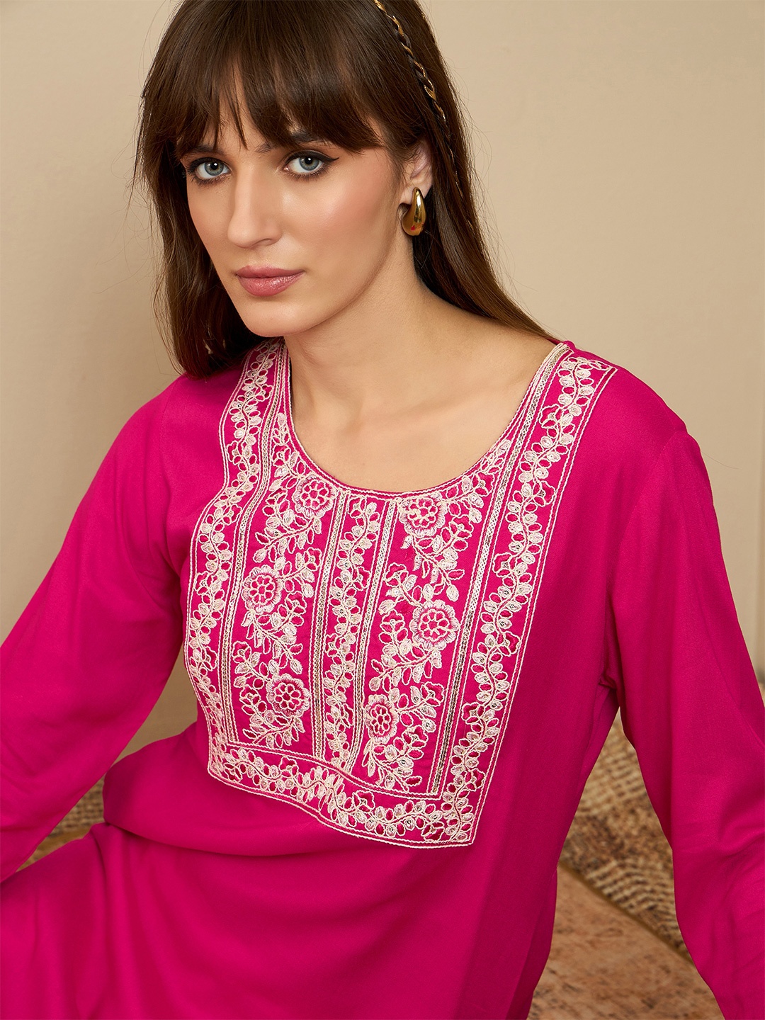

Indo Era Floral Embroidered Round Neck Sequinned Machine Weave Straight Kurta, Pink