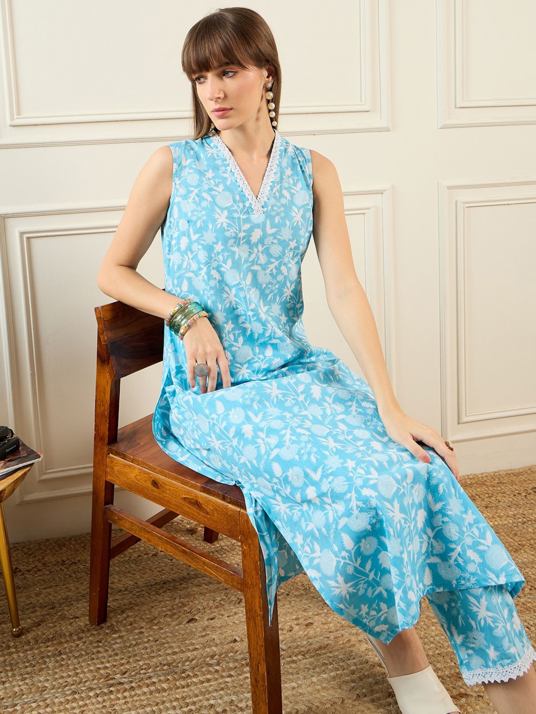 

Indo Era Floral Printed V-Neck Pure Cotton Straight Kurta With Trouser, Blue