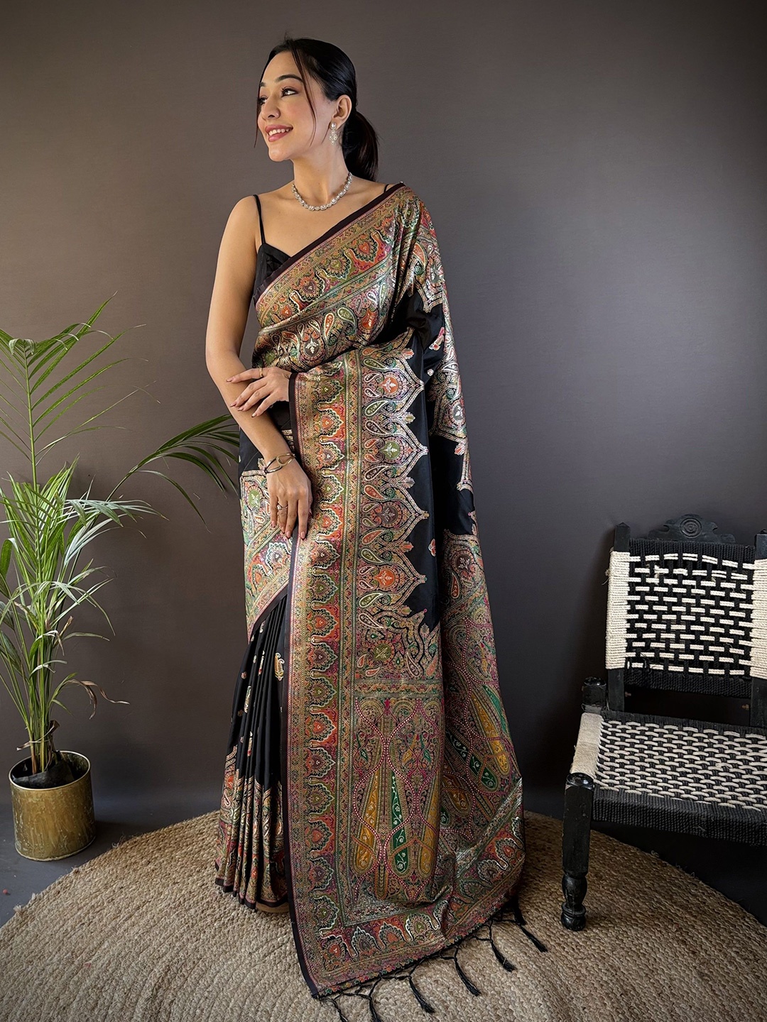 

RAJ DHARMA SILK Woven Design Zari Pure Silk Pashmina Saree, Black
