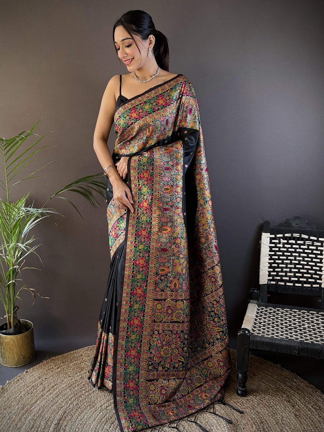 

RAJ DHARMA SILK Woven Design Zari Pure Silk Pashmina Saree, Black