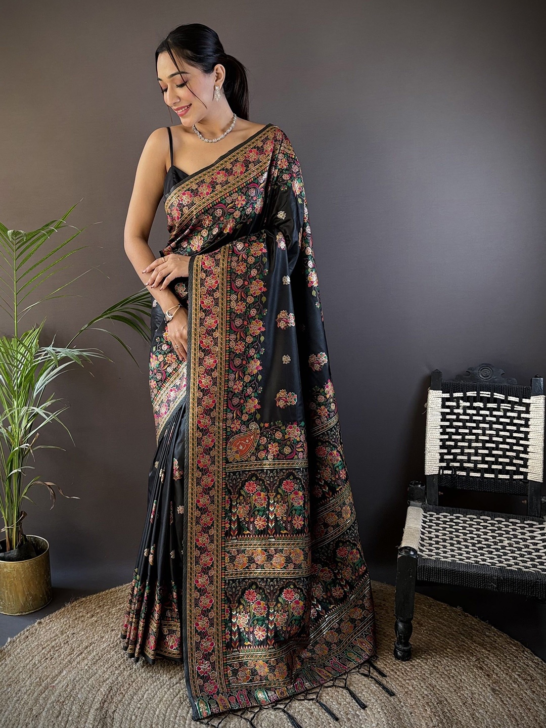 

RAJ DHARMA SILK Woven Design Zari Pure Silk Pashmina Saree, Black