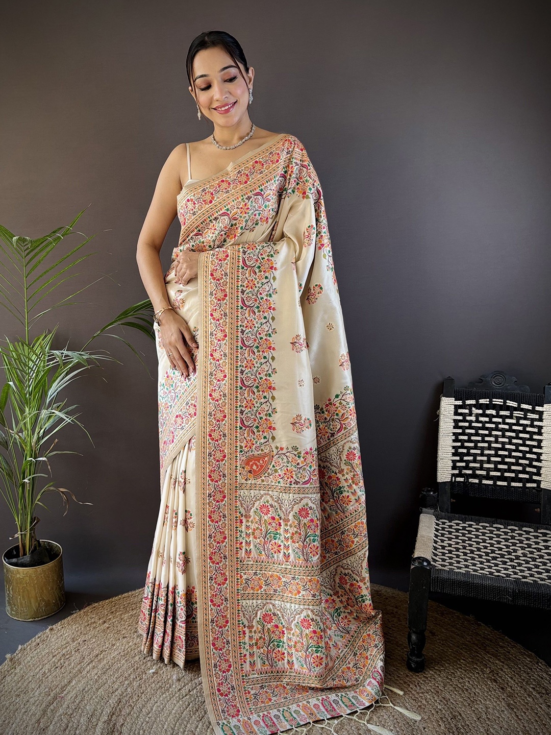 

RAJ DHARMA SILK Woven Design Zari Pure Silk Pashmina Saree, White