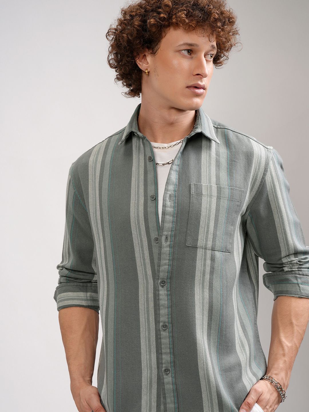 

HIGHLANDER Men Relaxed Fit Spread Collar Vertical Striped Cotton Casual Shirt, Grey