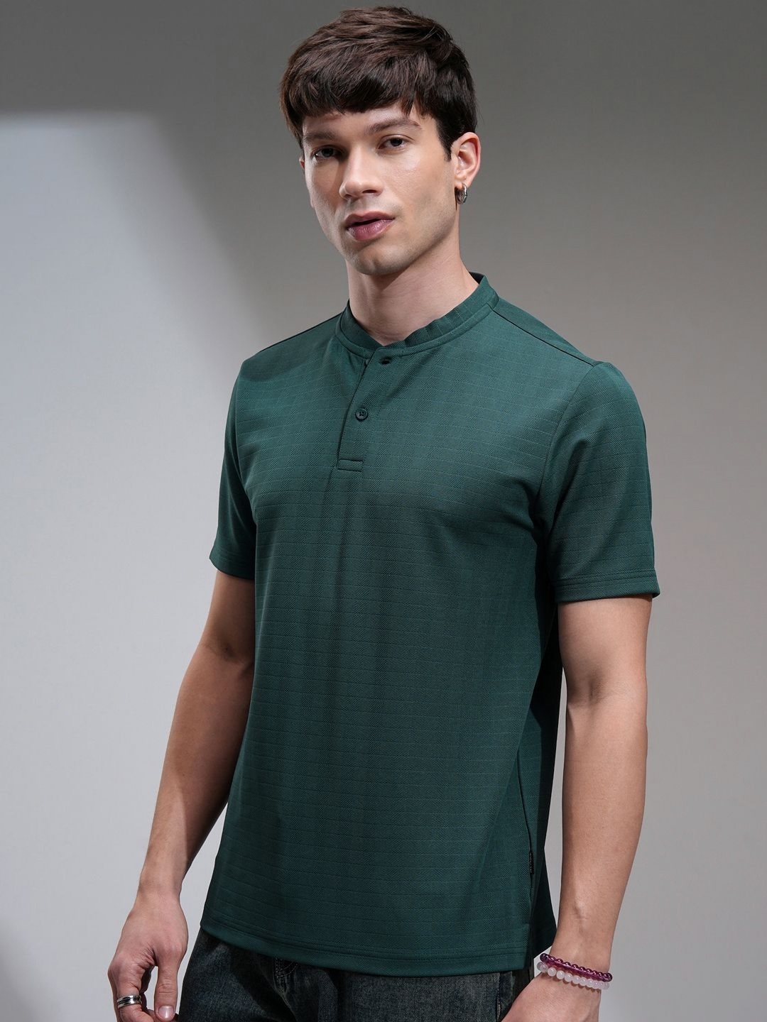 

HIGHLANDER Men Self Design Henley Neck T-shirt, Green