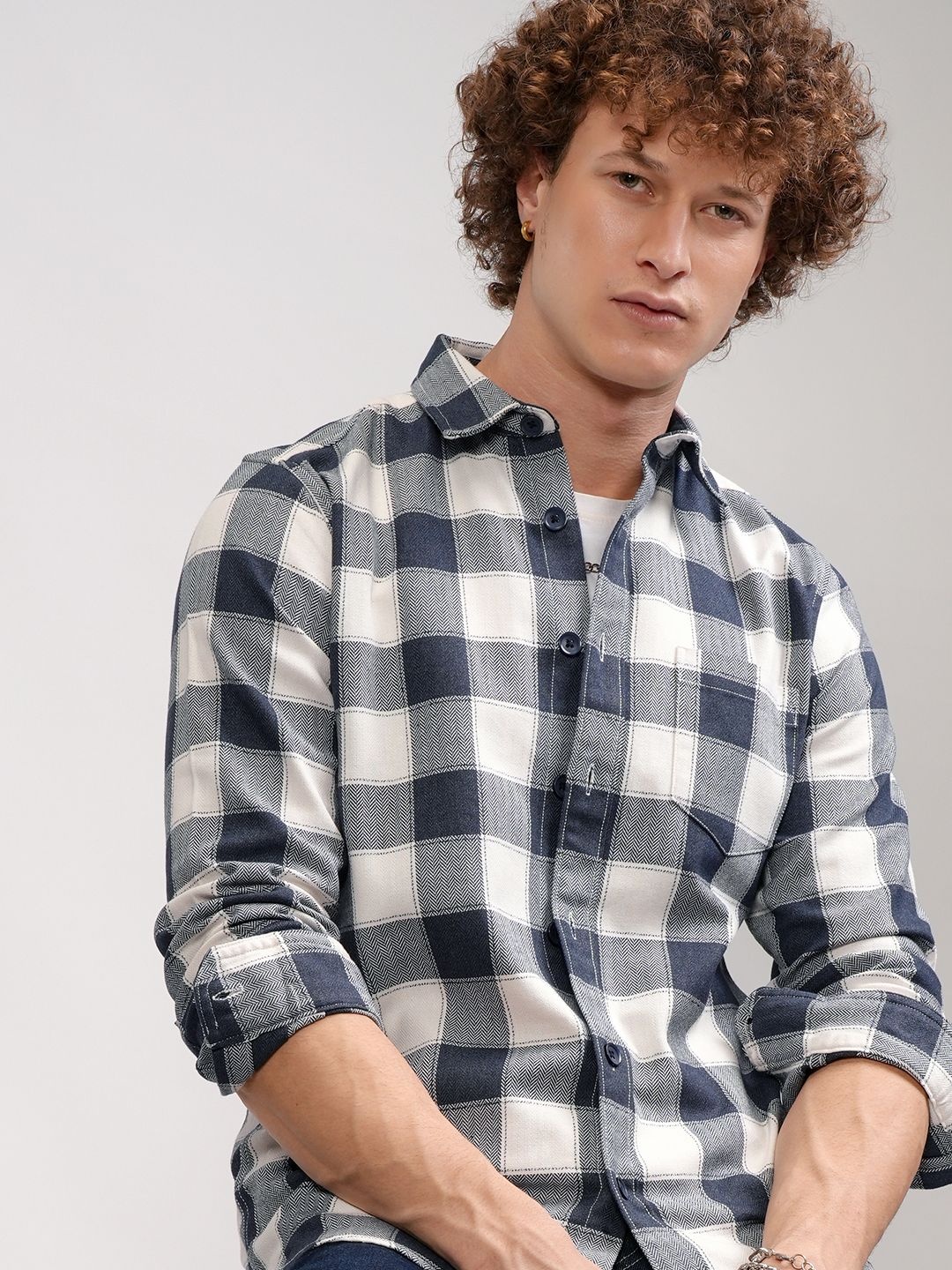 

HIGHLANDER Men Slim Fit Checked Spread Collar Casual Shirt, Navy blue