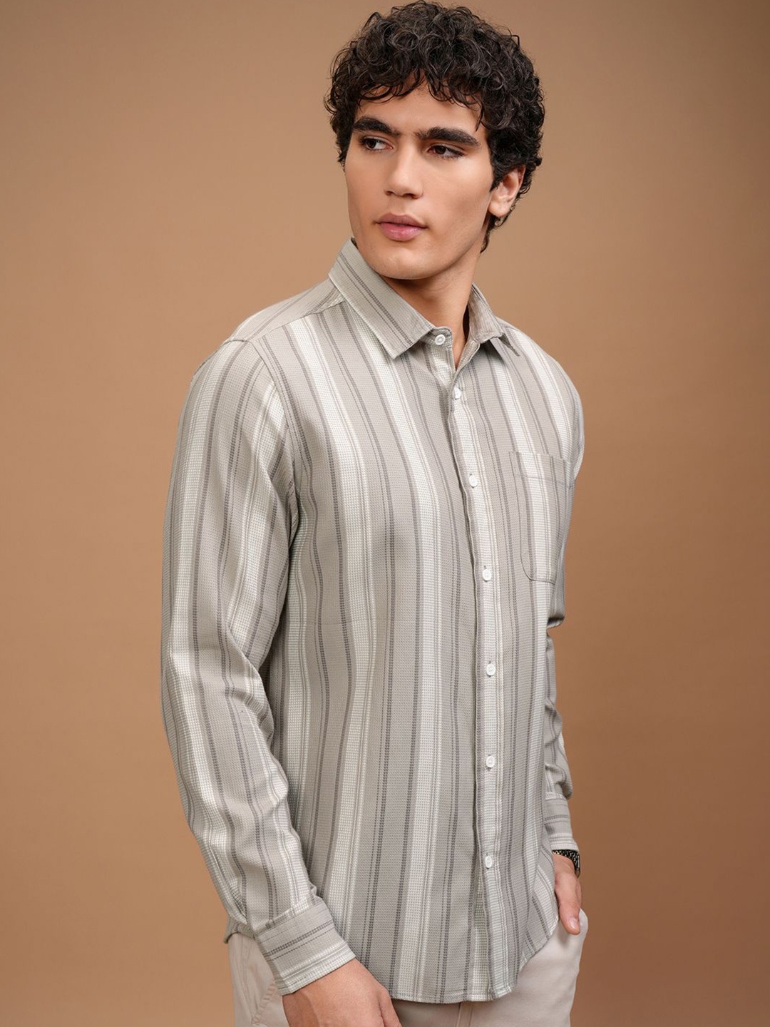 

HIGHLANDER Men Slim Fit Spread Collar Vertical Striped Cotton Casual Shirt, Grey