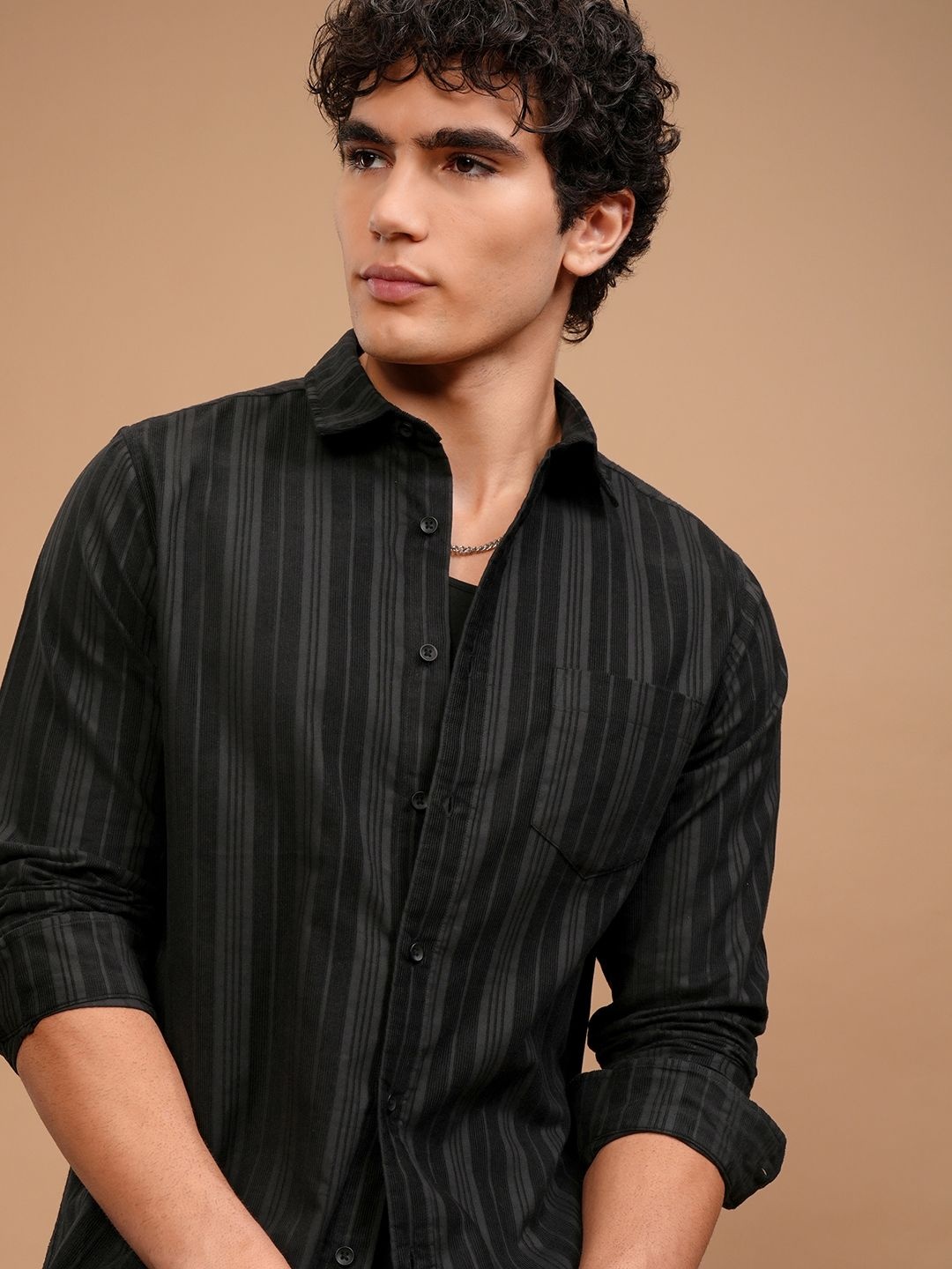 

HIGHLANDER Men Slim Fit Vertical Striped Spread Collar Cotton Casual Shirt, Black