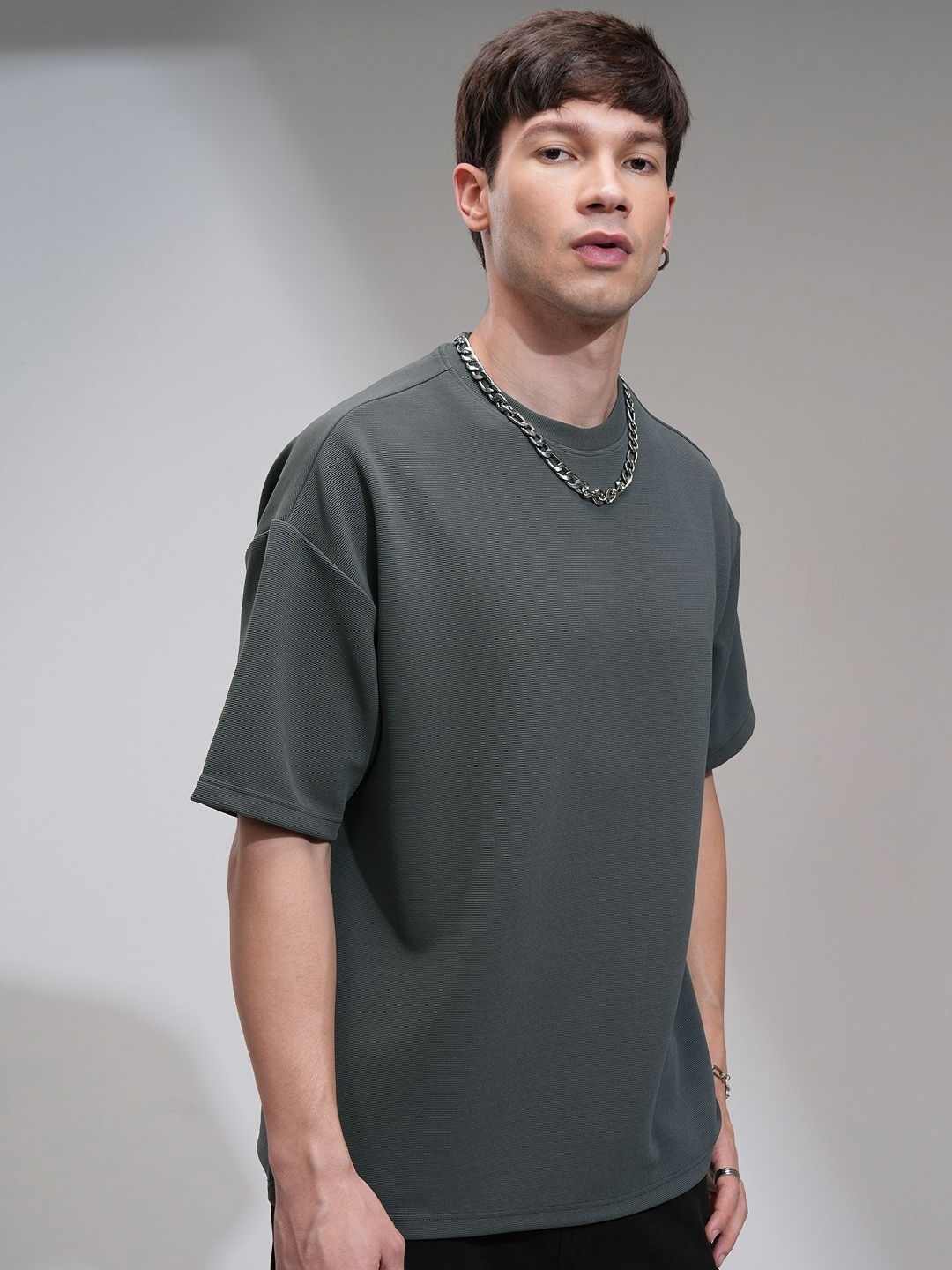 

HIGHLANDER Men Solid Round Neck Relaxed Fit T-shirt, Grey