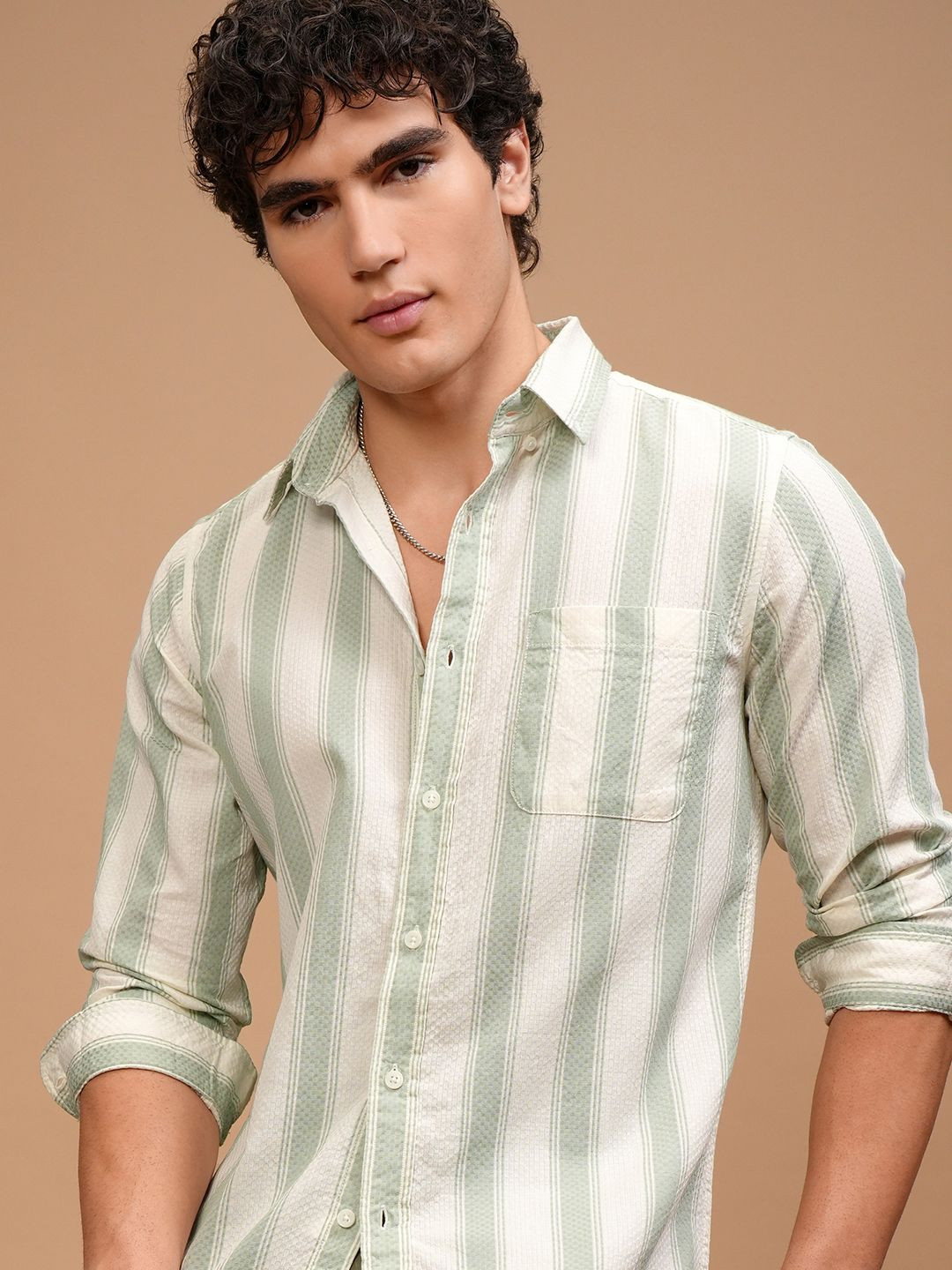 

HIGHLANDER Men Slim Fit Button-Down Collar Vertical Striped Cotton Casual Shirt, White