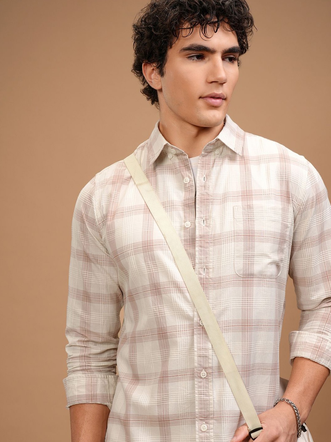 

HIGHLANDER Men Slim Fit Button-Down Collar Tartan Checked Cotton Casual Shirt, Off white
