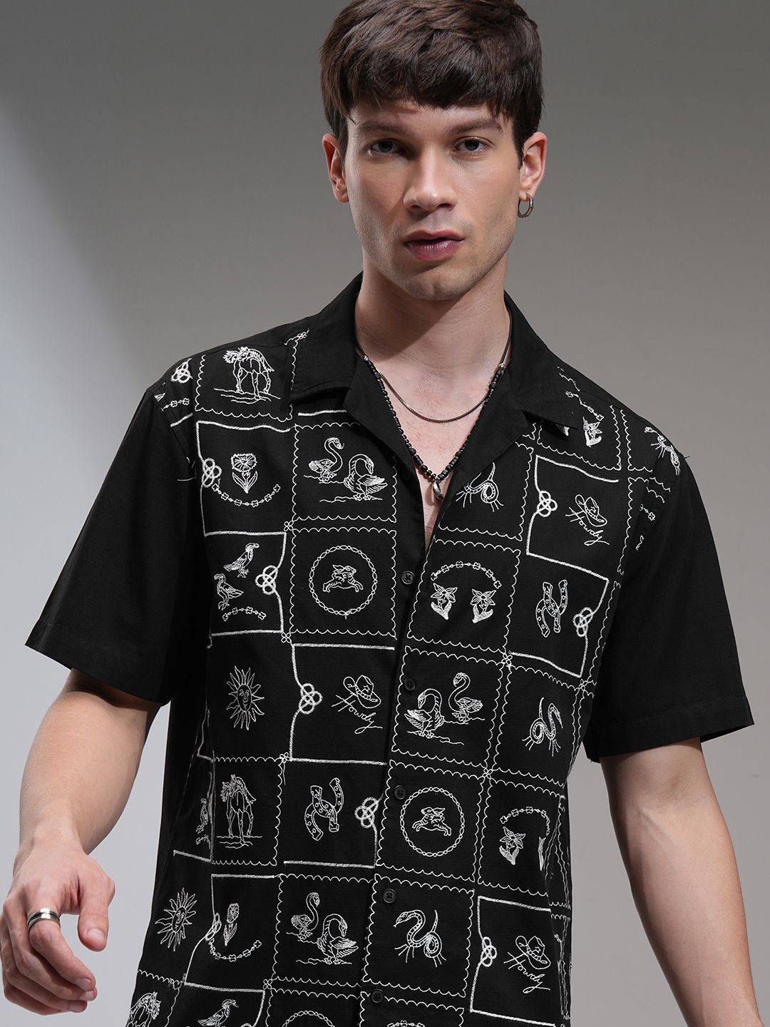 

HIGHLANDER Men Embroider Placement Patterned Cuban Collar Relaxed Shirt, Black