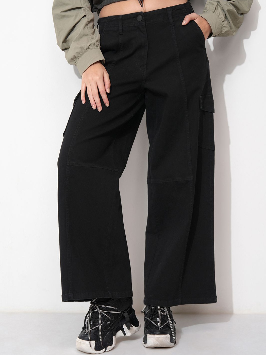 

Tokyo Talkies Women Cargo Stretchable Jeans, Black