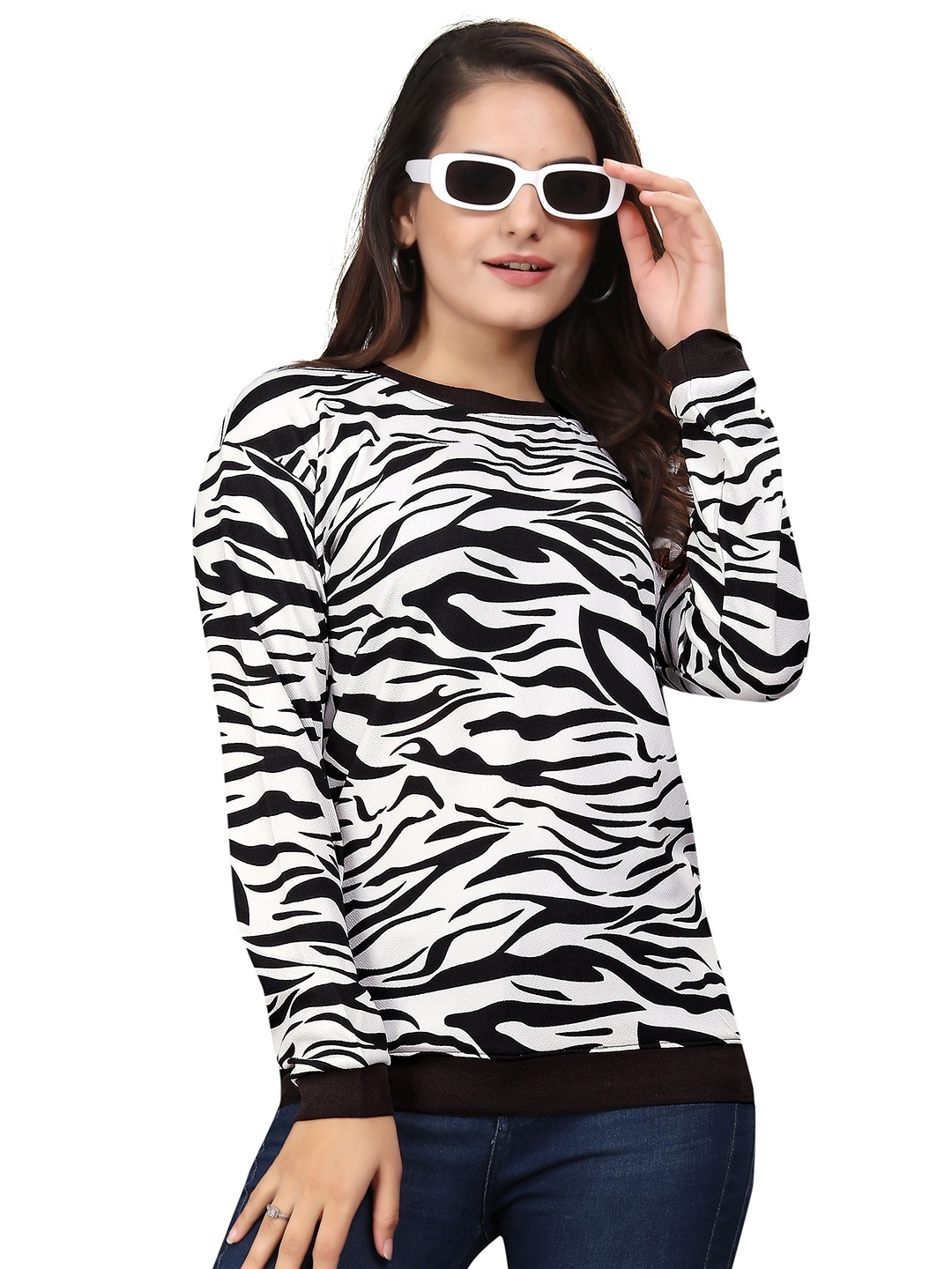 

VGHCFASHION Animal Printed Monochrome Woollen Casual T-shirt, Black