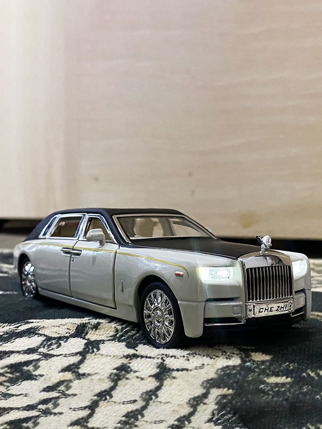 

COELON Kids 1:32 Diecast Modal RR Phantom Toy Car, White