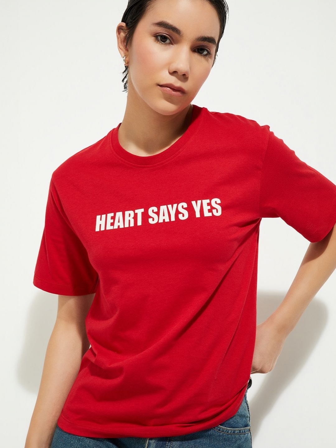 

MAX URB_N Women Relaxed Fit Typographic Print T-shirt, Red