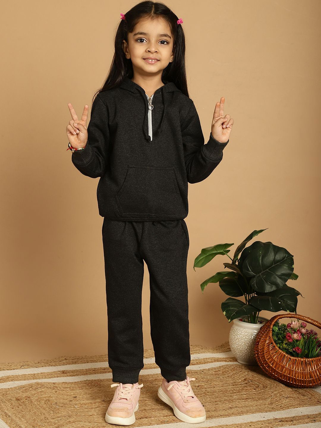 

MINI & MING Girls Hooded Long Sleeves Sweatshirt With Jogger, Charcoal