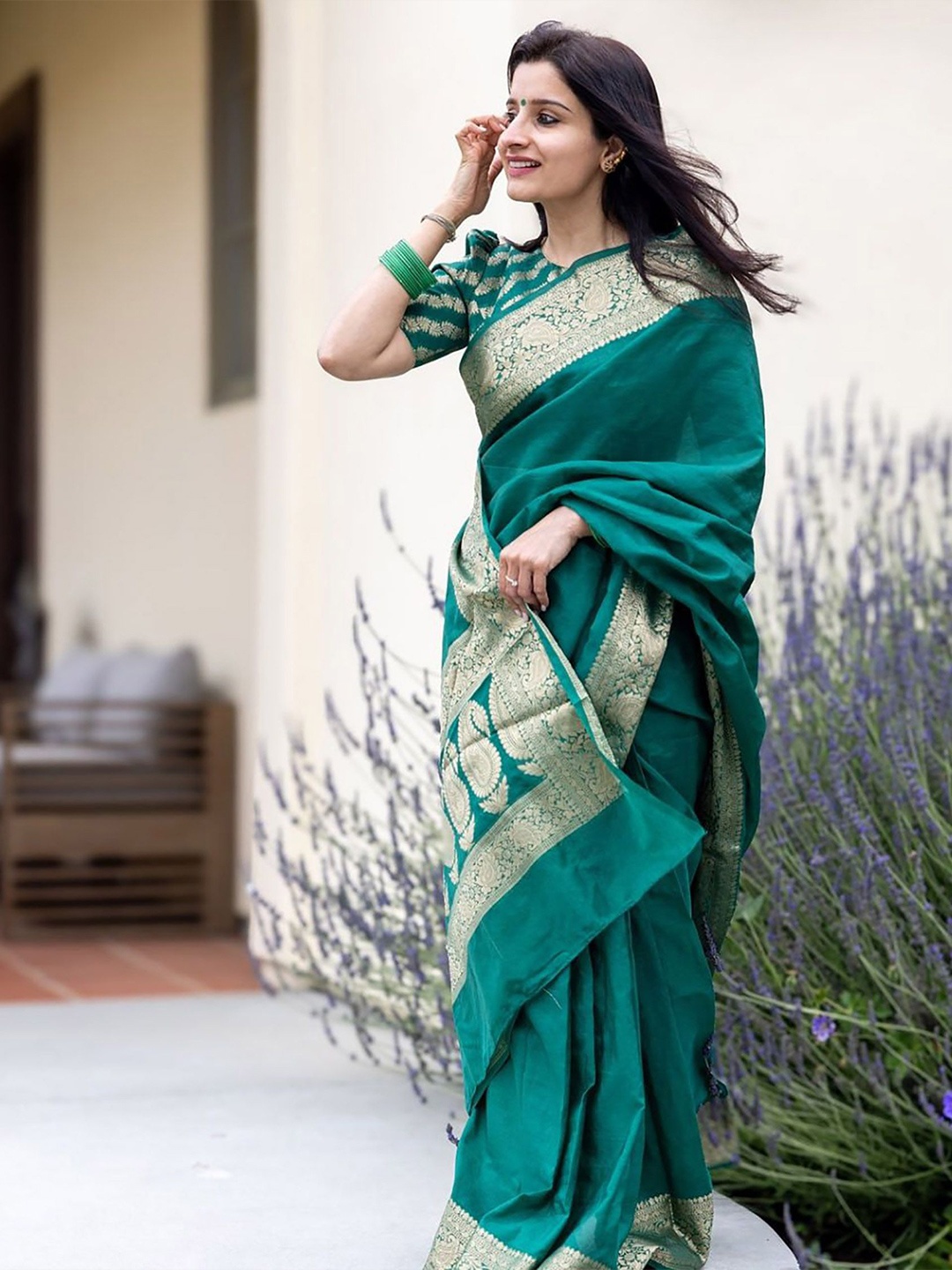 

KALINI Woven Design Zari Banarasi Saree, Green