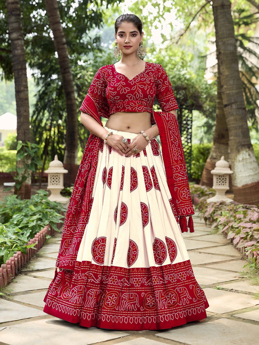 

LOOKNBOOK ART Printed Ready to Wear Lehenga & Unstitched Blouse With Dupatta, Red