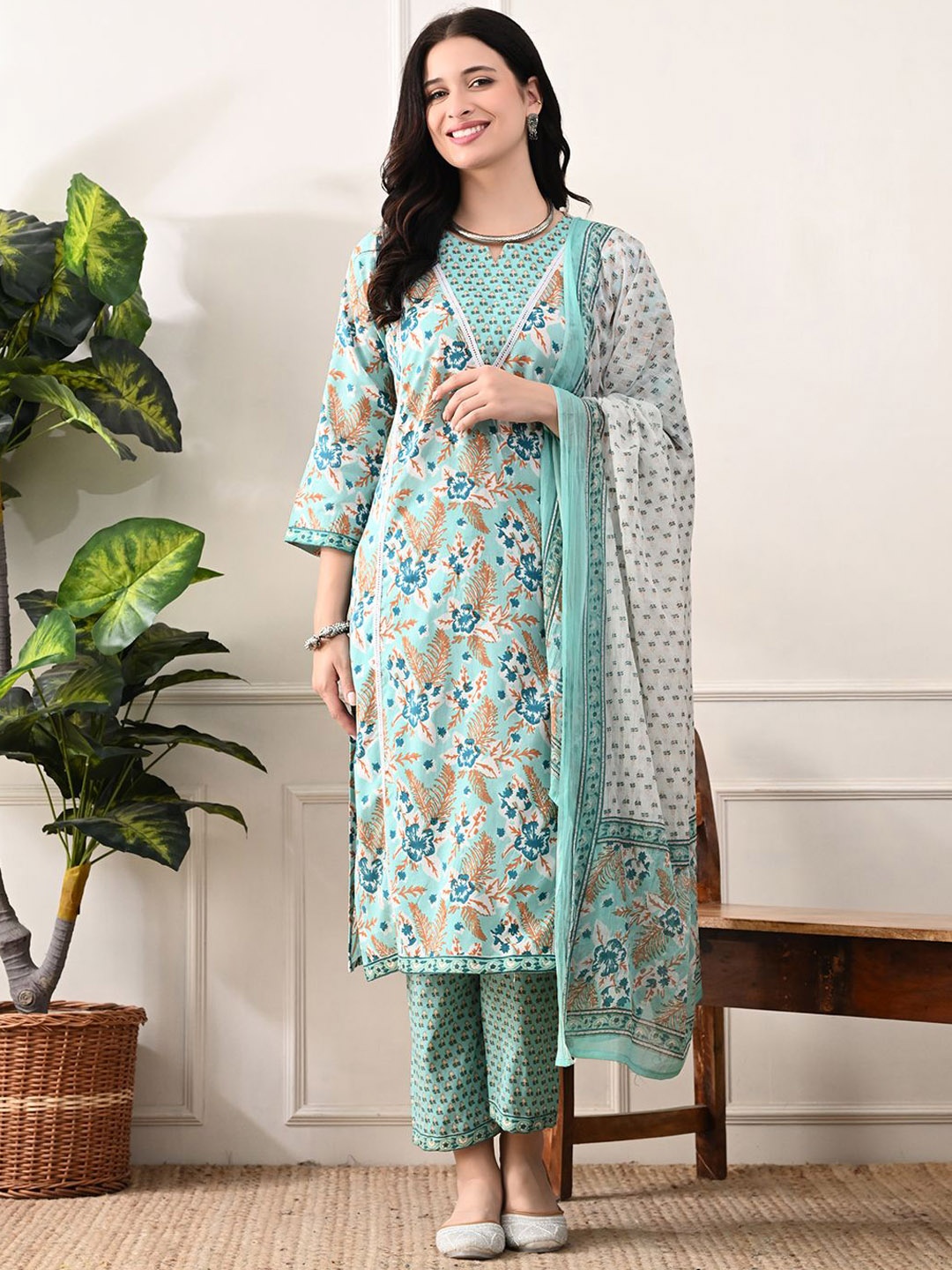 

Bunai Dhaga Floral Printed Straight V-Neck Kurta With Trouser And Dupatta, Green