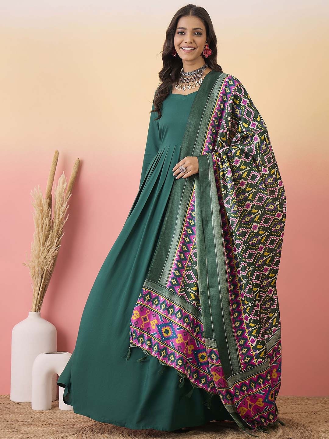 

Sangria Sweetheart Neck Maxi Ethnic Dress With Printed Dupatta, Green