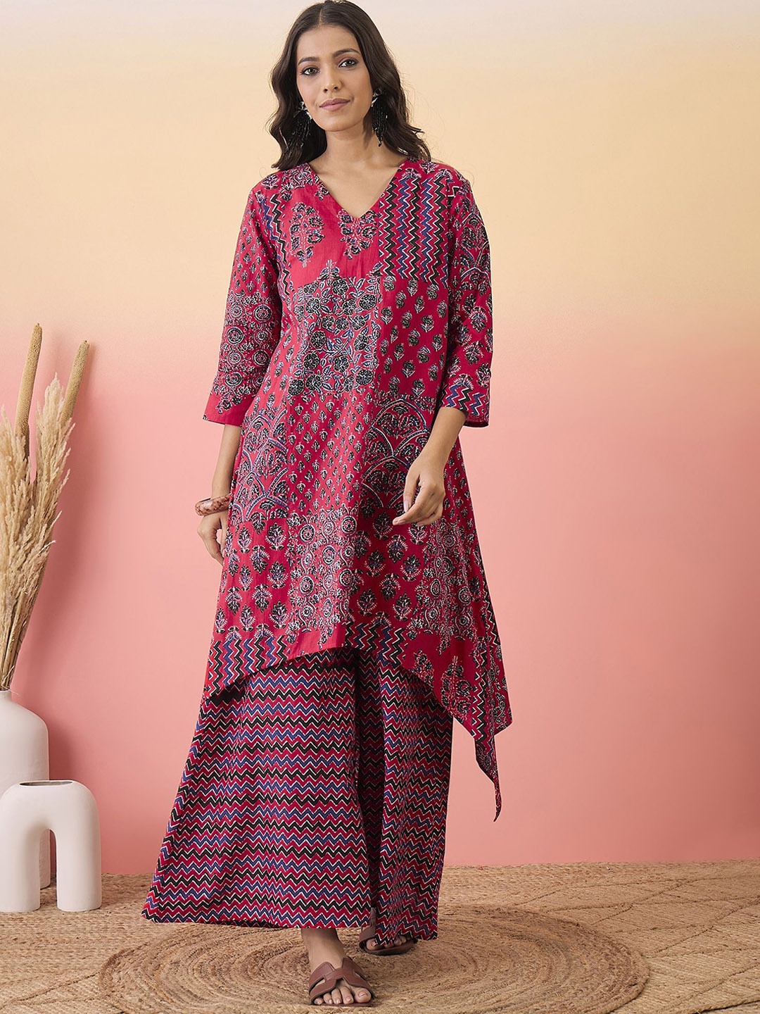 

Sangria Floral Printed V-Neck A-Line Kurta and Palazzo, Red