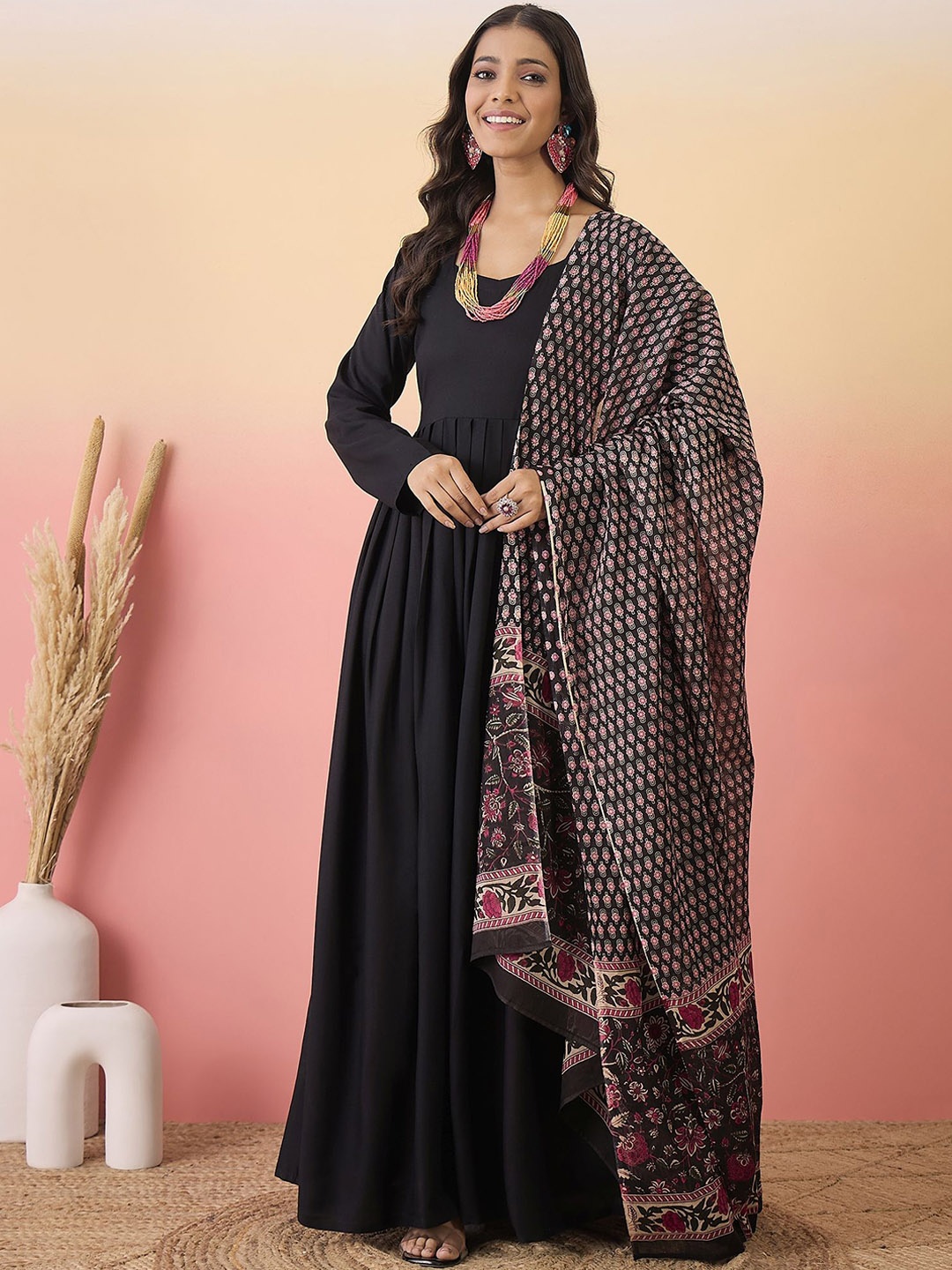 

Sangria Sweetheart Neck Anarkali Empire Kurta With Dupatta, Black