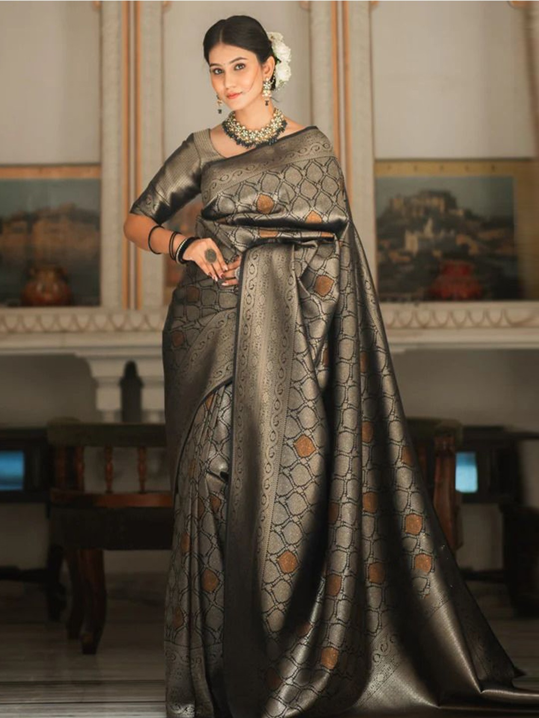 

revika Woven Design Zari Kanjeevaram Saree, Black