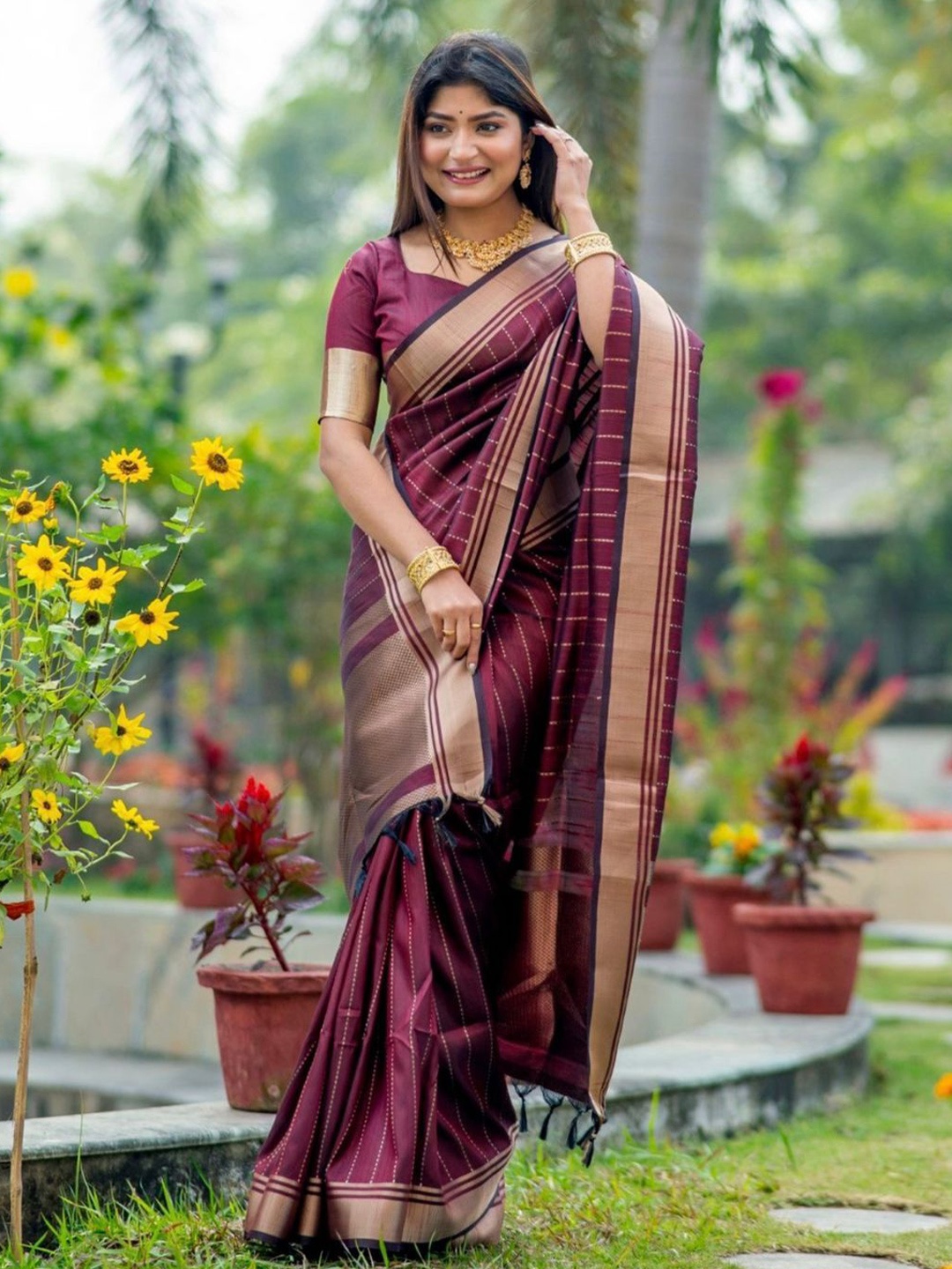 

revika Woven Design Zari Kanjeevaram Saree, Purple
