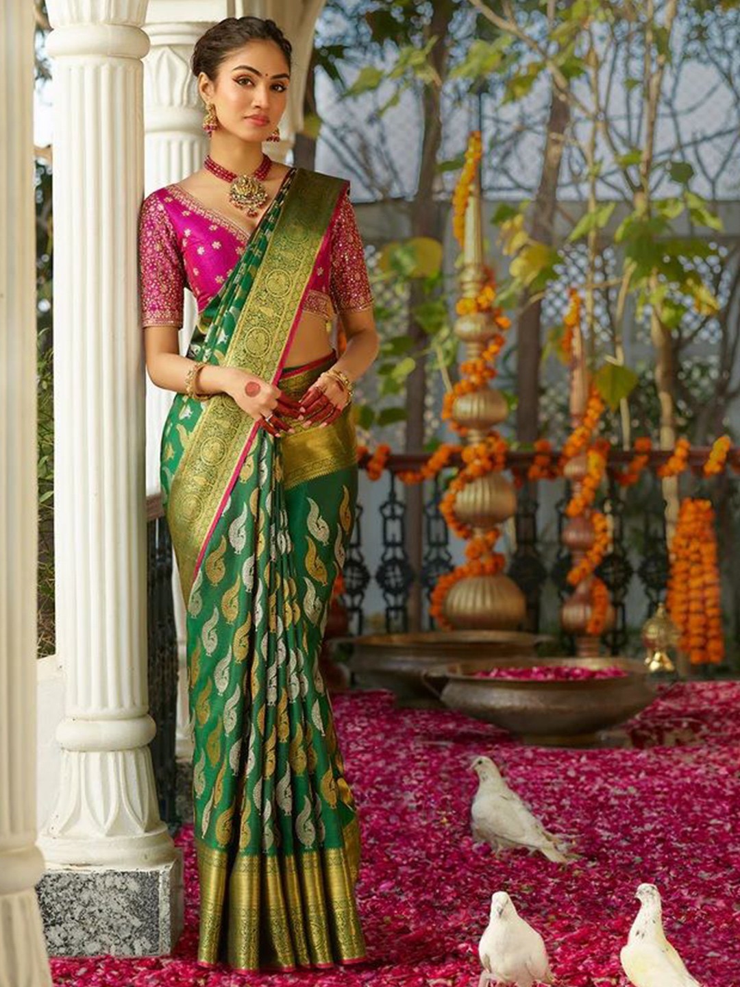 

revika Woven Design Pure Silk Kanjeevaram Saree, Green