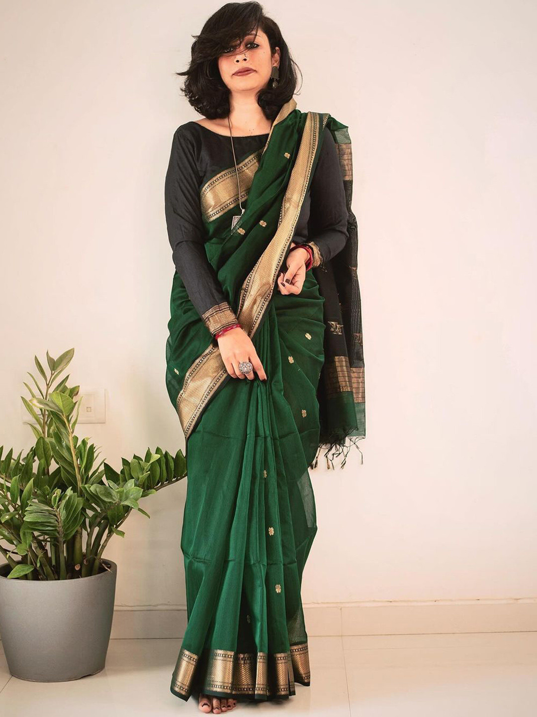

revika Woven Design Pure Silk Kanjeevaram Saree, Green