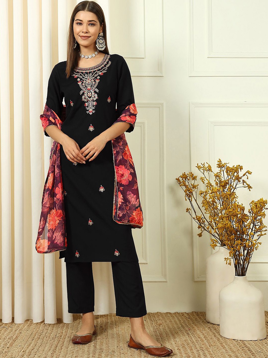 

Anouk Rustic Floral Embroidered Round Neck Straight Kurta With Trouser & Dupatta, Black