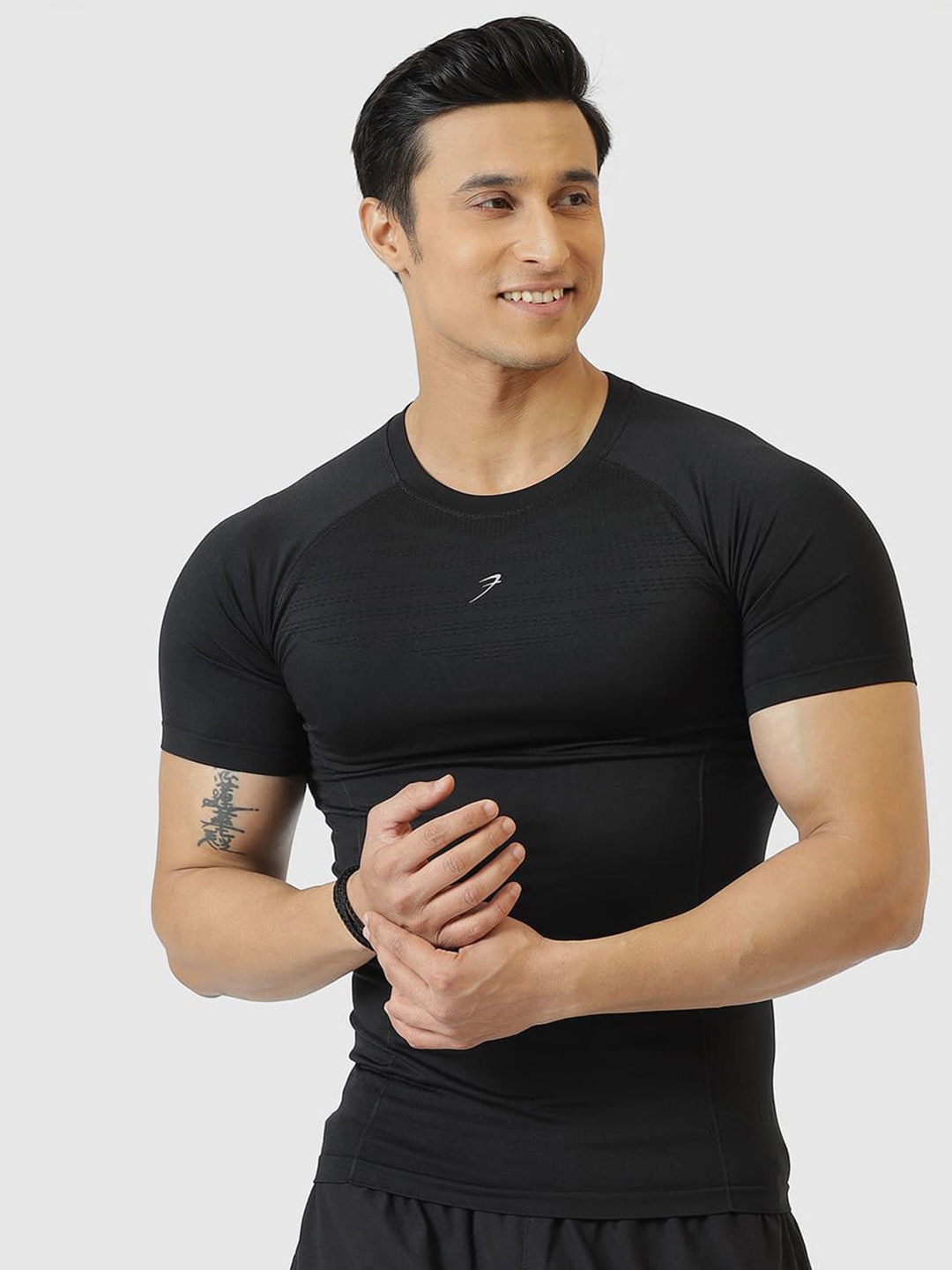 

FUAARK Men Anti Odour Solid Round Neck Compression T-shirt, Black