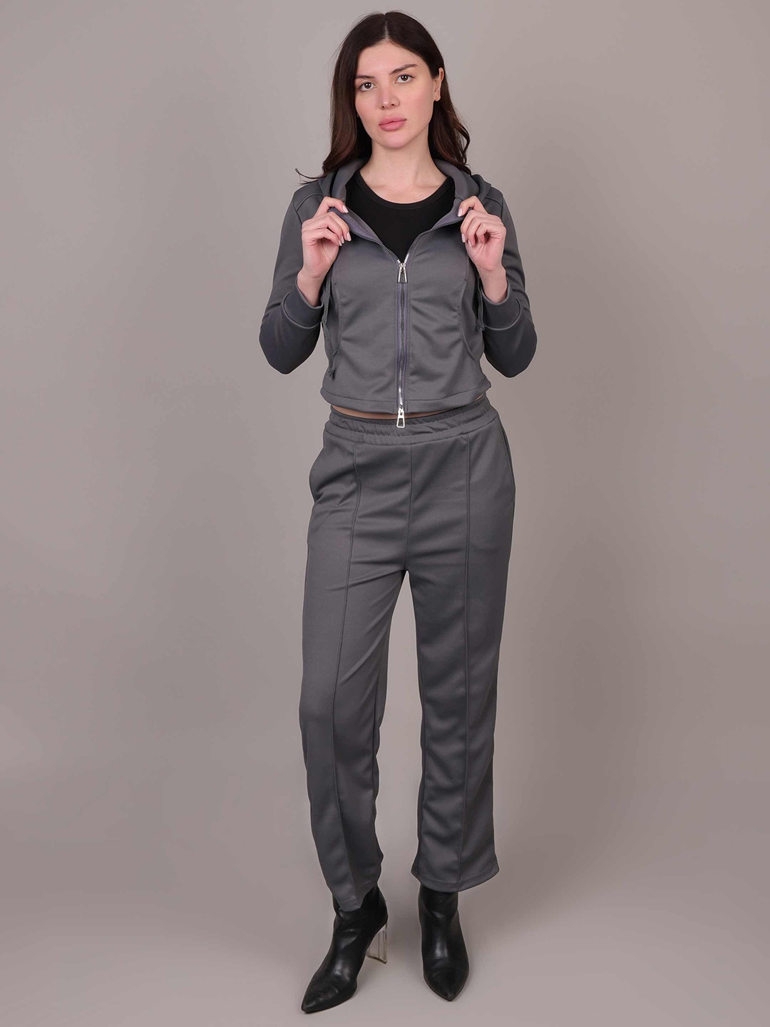 

iki chic Women Long Sleeve Hooded Sweatshirt & Trousers Co-Ords, Grey