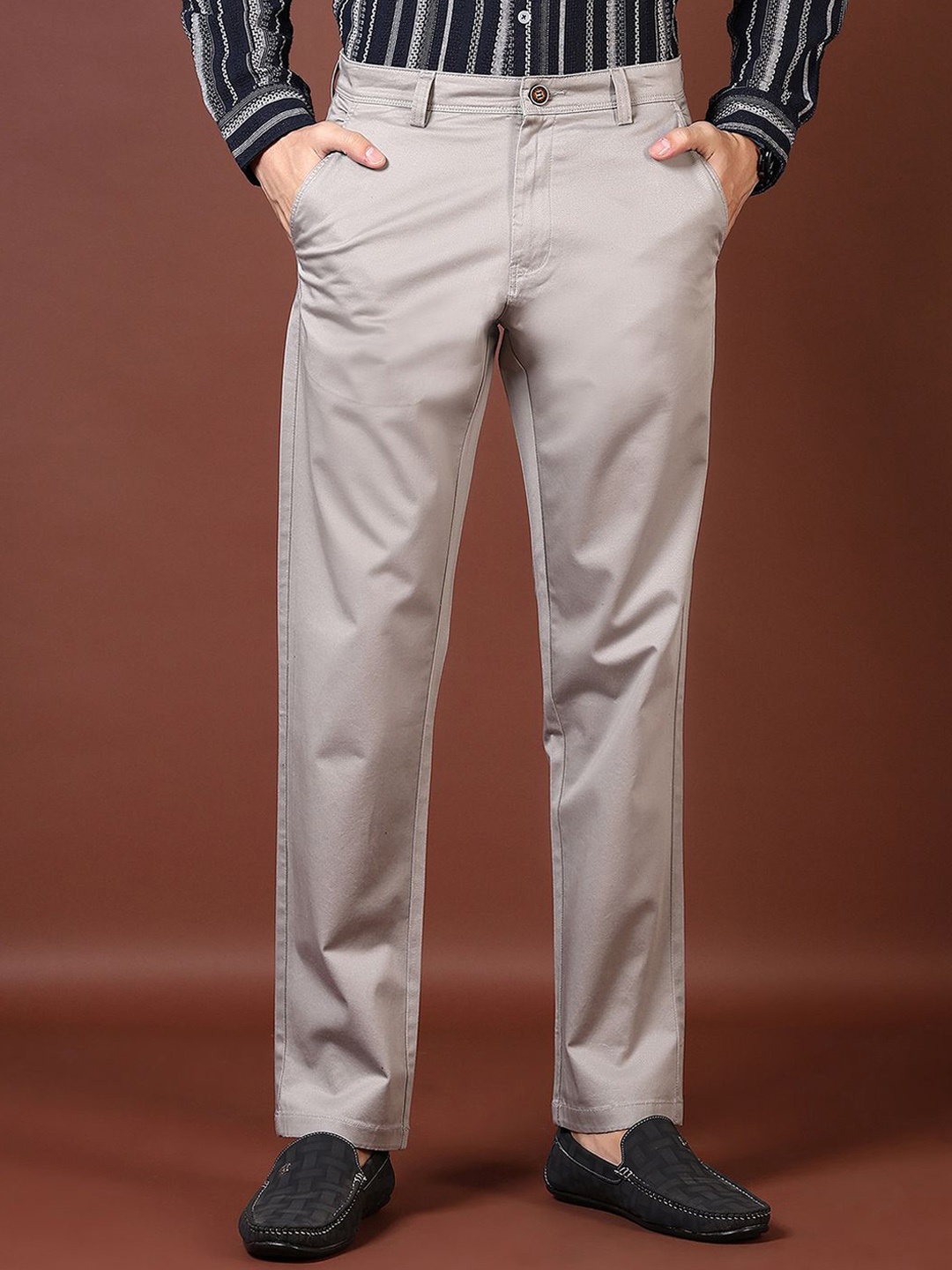 

V-Mart Men Regular Fit Cotton Chinos, Grey