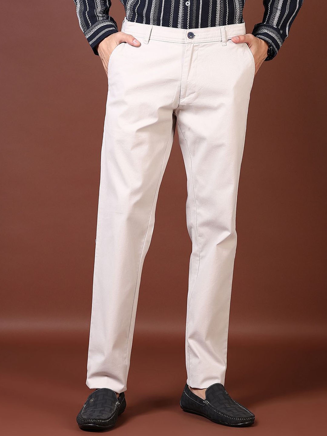 

V-Mart Men Regular Fit Cotton Chinos, Grey