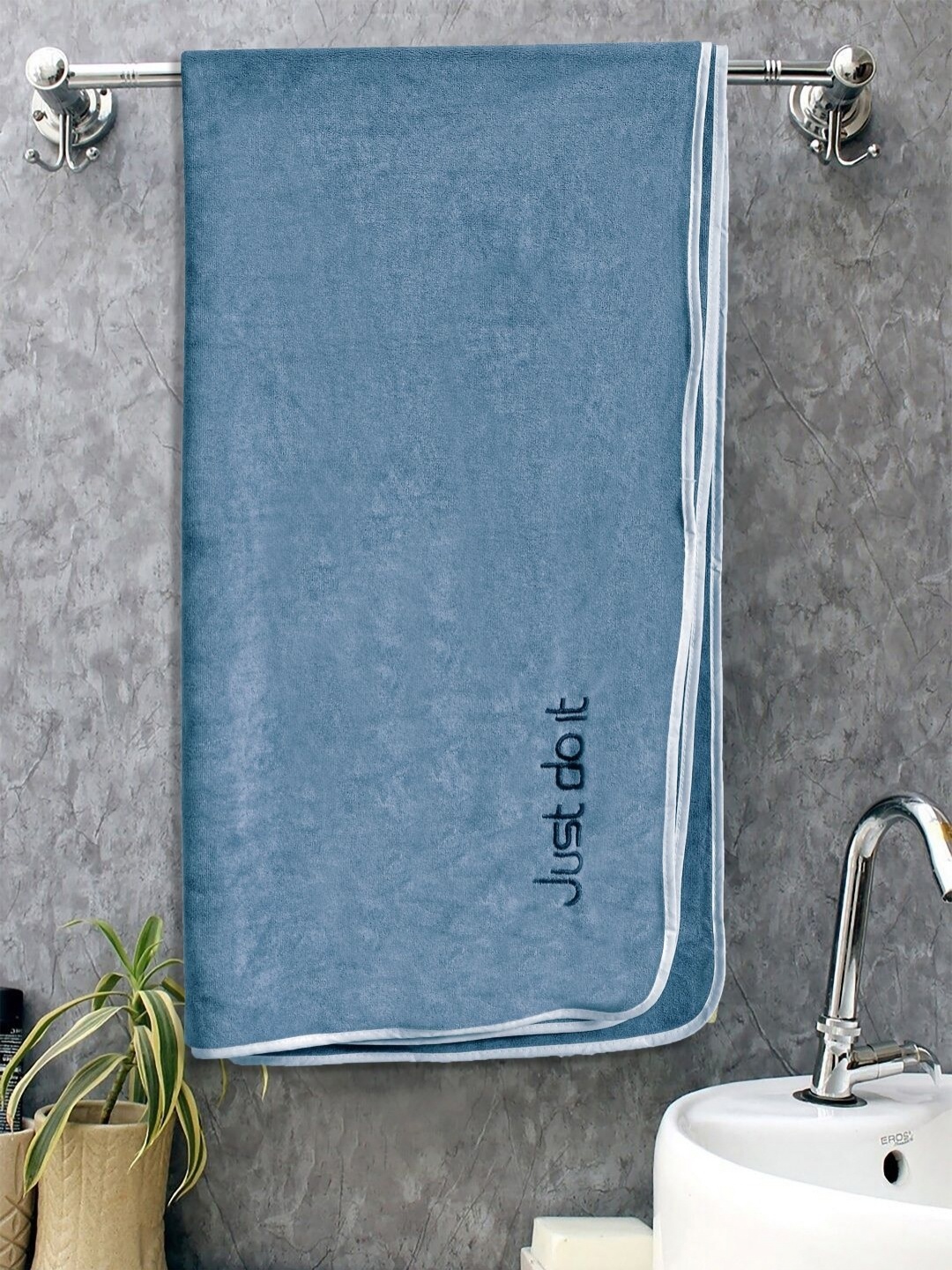 

FABINALIV Blue & Black Printed Cotton 300 GSM Bath Towel