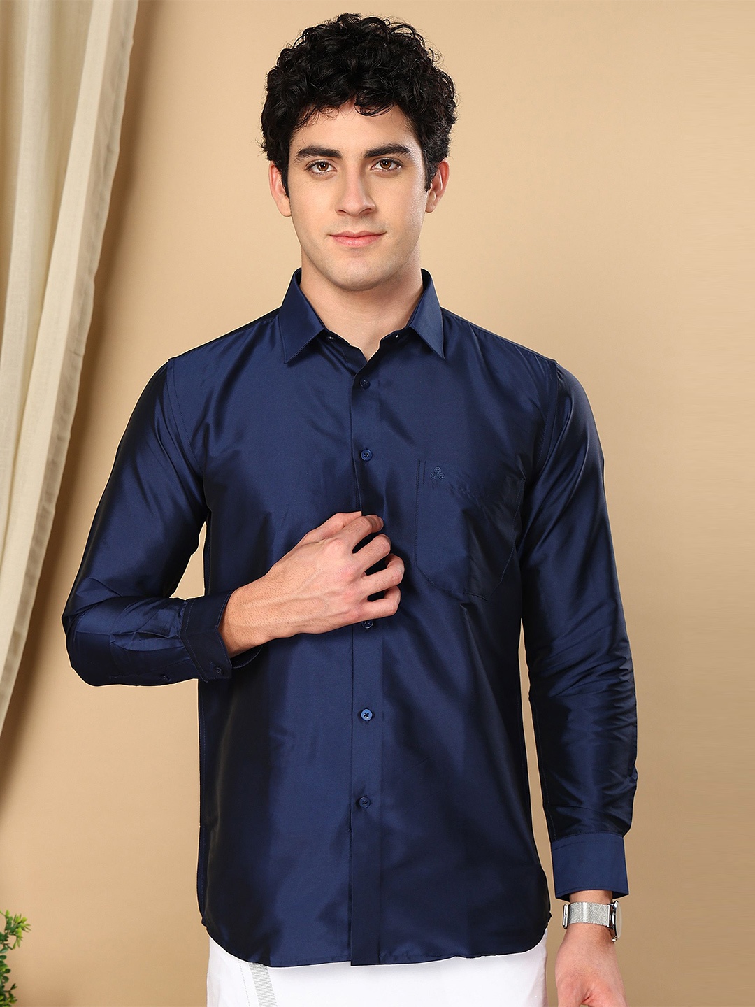 

TATTVA Men Classic Slim Fit Spread Collar Solid Casual Shirt, Navy blue