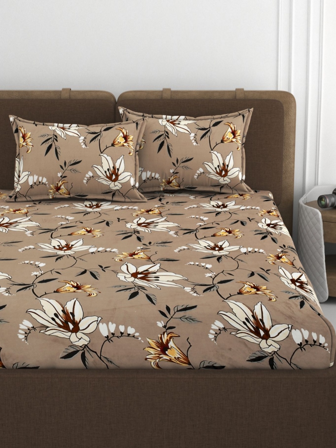 

VOMZER Beige Floral 350 TC King Bedsheet with 2 Pillow Covers