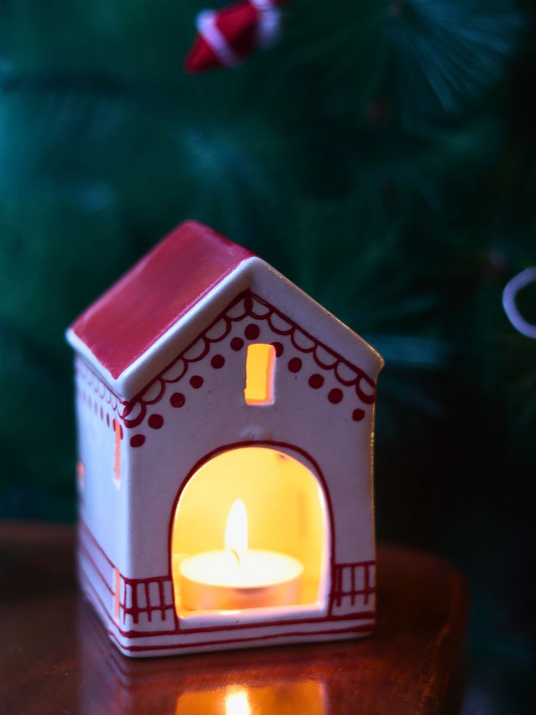 

WEAVING HOMES Red & White Christmas Hut Tea light Holder